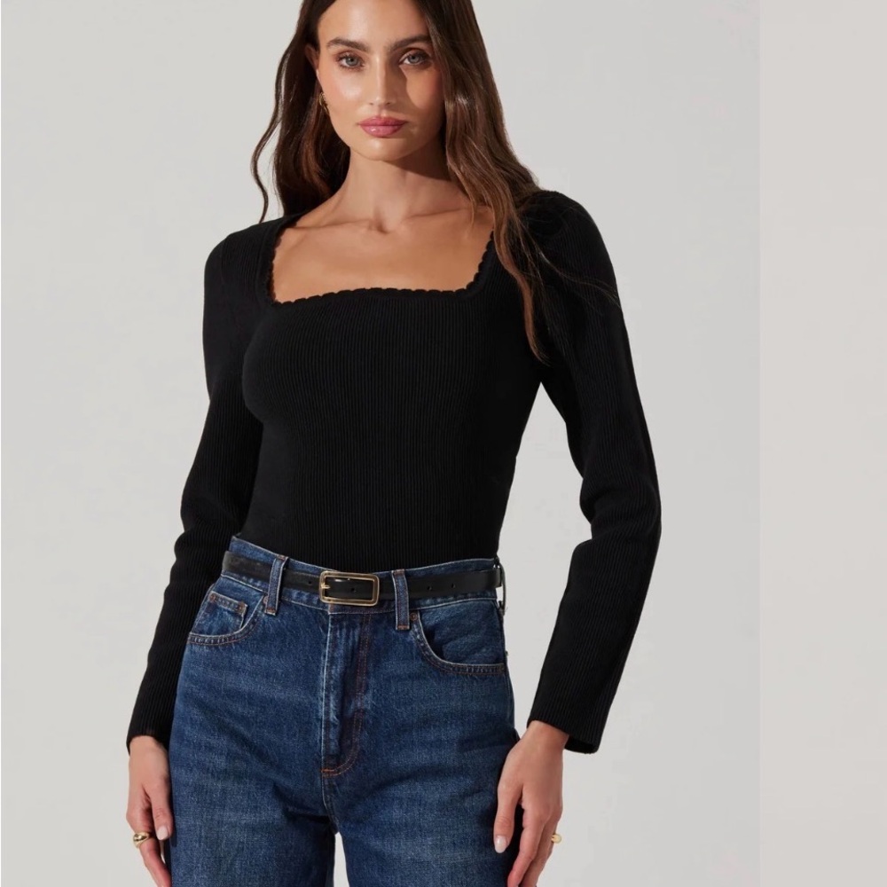 ASTR The Label Blue Ribbed Knit Long Sleeve Top Scalloped Neckline Medium